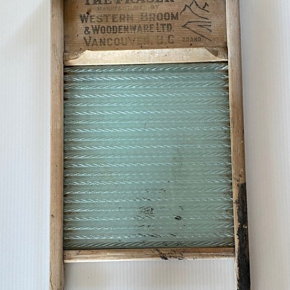 Vintage "The Fraser Mountain" Washboard - Picture 3 of 3